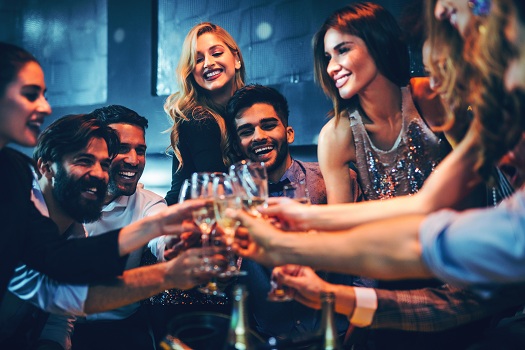 First Time Clubbing Tips & Truths for Party Girls (Top Do’s and Dont’s)