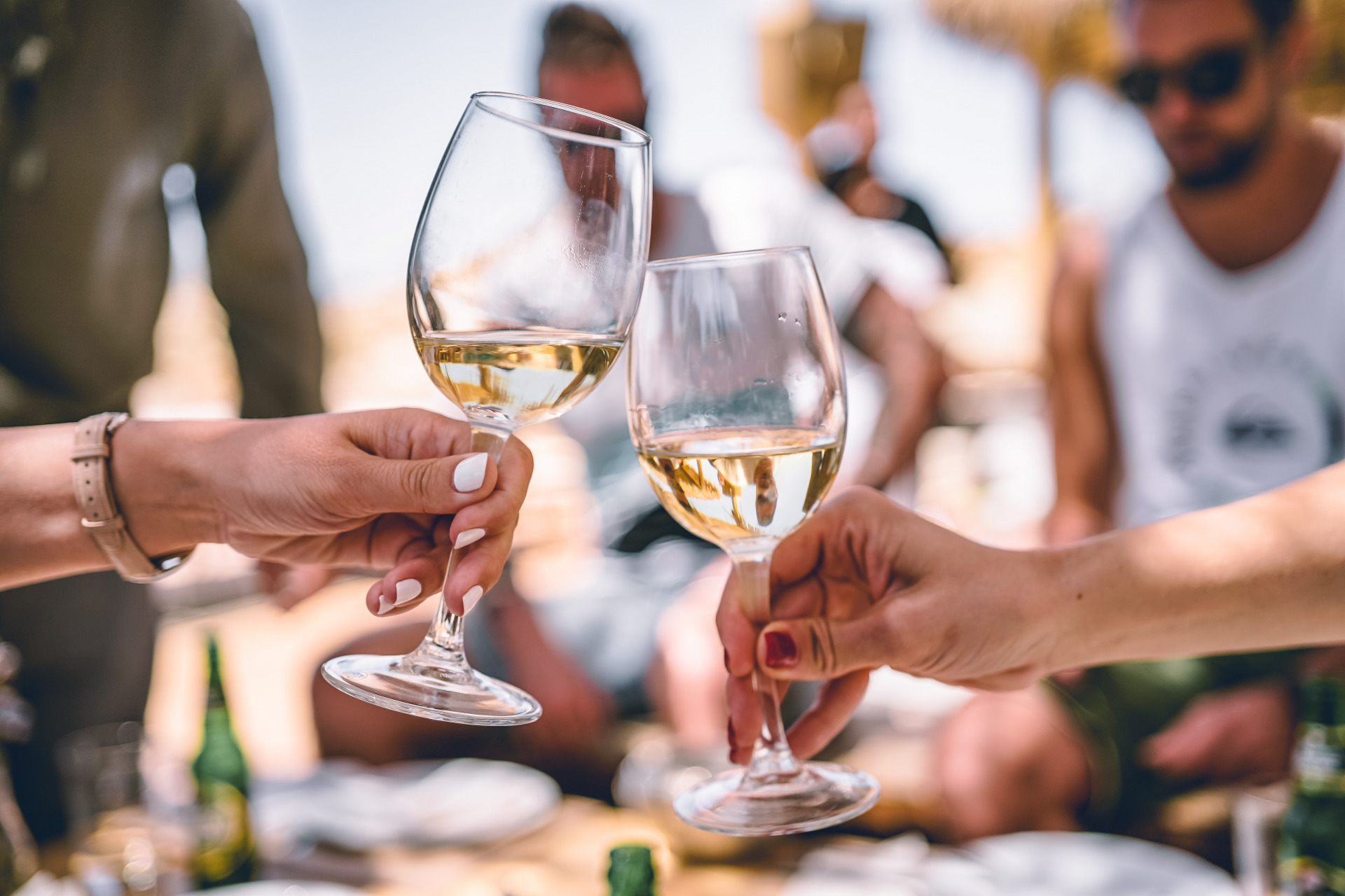 How To Drink Wine: A Complete Guide to Do’s & Don’ts of Drinking Wine